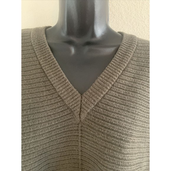 Adrianna Papell Olive Green Boxy V-Neck Lightweight Pullover Sweater M - Picture 10 of 12